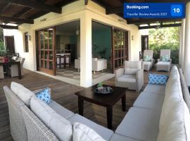 Blue Bay BEACH Villa 25 3-min beach-pool-golf，位于Blue Bay的度假屋