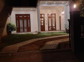 Elite Holiday Home, Anuradhapura，位于阿努拉德普勒的酒店