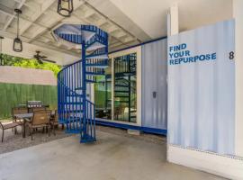 East Downtown Mico-luxe Container living pod #8，位于休斯顿的酒店