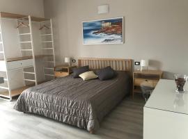 ATTICO LIVORNO Bed & Relax，位于利沃诺的住宿加早餐旅馆