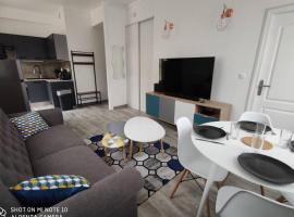 T2 Proche Gare avec parking à 30 min de Paris，位于克雷伊的酒店