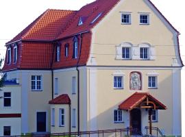 Hotelik Hermes，位于Pieniężno的酒店