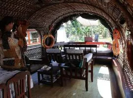 Houseboat Experiences by Carnival Tours