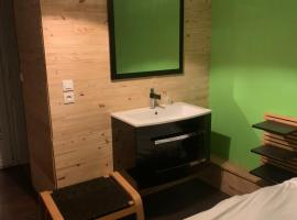 Hotel La Madelon，位于Le Fenouiller的酒店