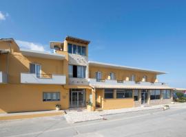 KORMORANOS BEACH，位于阿查拉维的酒店