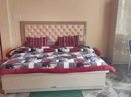 HOTEL SUNRISE INN KANATAL，位于卡纳塔尔的酒店