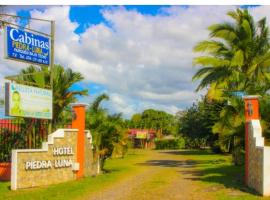 Hotel Piedra Luna，位于Aguas Zarcas的酒店