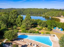 Camping du Lac de Saint-Pardoux，位于圣帕尔杜的露营地