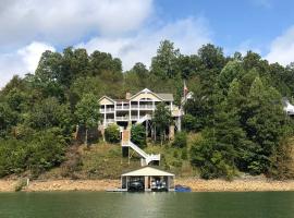 Luxe Lakefront Home on Norris Lake with Boat Slip!，位于La Follette的度假屋