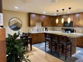 Luxurious Condo with Spa, Steam Room hosted by Fenwick Vacation Rentals