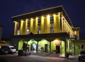 United Hôtel Cine，位于雅温得的酒店