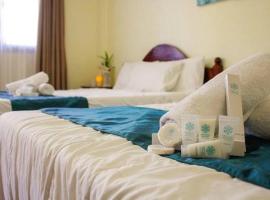 Crystal Waves Hotel and Resort，位于Talavera的酒店