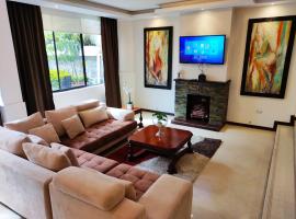 Hospedaje en Quito Norte, Apartamento & Suite independientes，位于基多的酒店