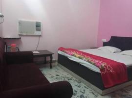 Foo Hotel Shree hari，位于Mohaniā的酒店