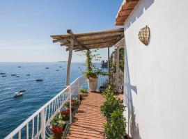 I DELFINI Holiday House，位于波西塔诺的酒店