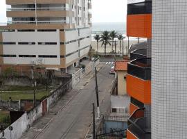 Apto Praia Grande - 50 metros da praia，位于圣保罗的酒店
