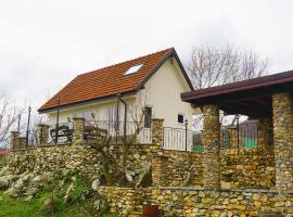 Вила Перуле Villa Perule - Handmade cozy wooden villa in the Rhodope mountain，位于Shumnatitsa尼法亚森林附近的酒店