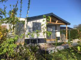 Beachbungalow aan IJsselmeer，位于莱米尔的酒店