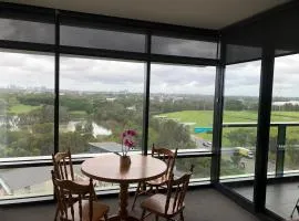 Parkview Modern Apartment w Parking @ Olympic Park
