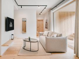 das bleibt Alpine Suites，位于斯拉德明的酒店
