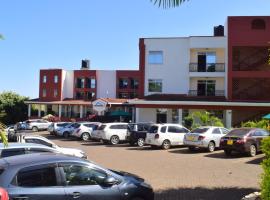 Meru Slopes Hotel，位于Meru纳库玛特梅鲁（超级市场）附近的酒店
