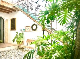 CASA DEL TEATRO Luxury Casas Vejer Debra，位于贝赫尔-德拉弗龙特拉的木屋