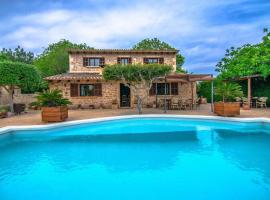 Casa con piscina a 1 km del mar y del pueblo，位于阿尔库迪亚的宠物友好酒店