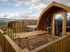 Farragon Luxury Glamping Pod with Hot Tub & Pet Friendly at Pitilie Pods