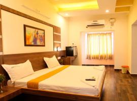 HOTEL EMERALD REGENCY，位于Puthupalli的酒店
