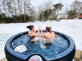 The island life texel met jacuzzi，位于德科赫的度假屋