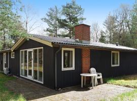 8 person holiday home in Hadsund，位于Helberskov的度假屋