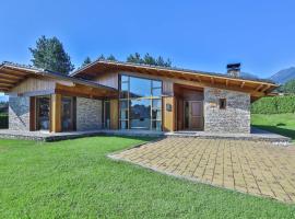 Luxury Chalets Pirin Golf & Country Club，位于班斯科的酒店