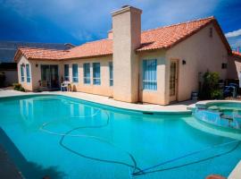 Luxury 1900 SQ FT House Huge 46 FT Pool & Hot SPA，位于North Las Vegas Airport - VGT附近的酒店