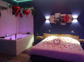 L EDEN et sa love room avec balnéothérapie，位于迈松阿尔福文森斯跑马场附近的酒店