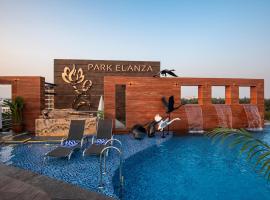 Hotel Park Elanza Coimbatore，位于哥印拜陀的酒店