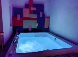 Jacuzzi SUITE con Caminetto La stratodda Appartamento privato vicino al MARE e OSTUNI，位于圣维托诺曼的海滩酒店