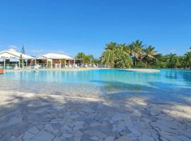 Grand studio Tropical idéalement situé, jardin et piscine，位于圣弗朗索瓦的酒店