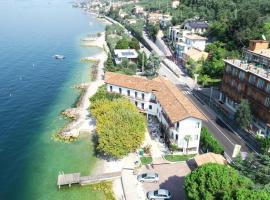 Hotel S.Maria，位于布雷佐内加尔达的酒店