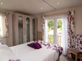 Summer Lodge luxury caravan in Hastings free WiFi