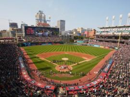 克利夫兰 - 独立城南部假日酒店&度假村，位于独立市的酒店