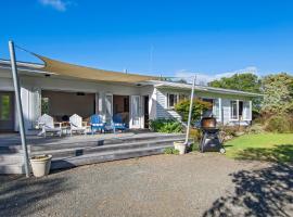 Somerton - Waipu Holiday Home，位于Waipu Cove的乡村别墅