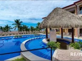 777J Beachfront Luxury Condo 3 BR/2.5BA Near SJO - Jaco Beach