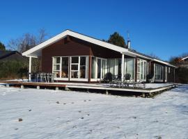 Three-Bedroom Holiday Home in Ebeltoft，位于埃贝尔托夫特的酒店