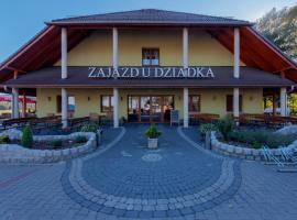 ZAJAZD U DZIADKA，位于奥普尔的酒店