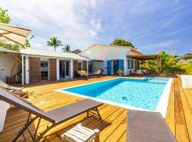 Athéna - villa de charme avec piscine et vue mer proche de la plage de Boucan Canot，位于圣吉尔莱班的度假短租房