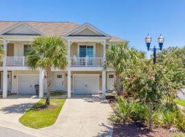 Resort Amenities Chic North Myrtle Beach Condo!，位于默特尔比奇的酒店