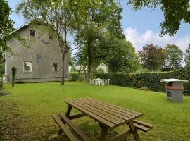 Holiday Home with Garden Heating Barbecue，位于比特亨巴赫的乡村别墅