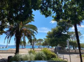 ROOMS " City Center Crikvenica "40m beach，位于茨里克韦尼察的度假村