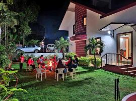 Nilgiri Villa with Swimming Pool，位于马哈巴莱斯赫瓦尔的酒店