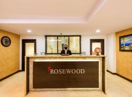 Rosewood Apartment Hotel - Pantnagar，位于鲁德拉普尔的公寓式酒店